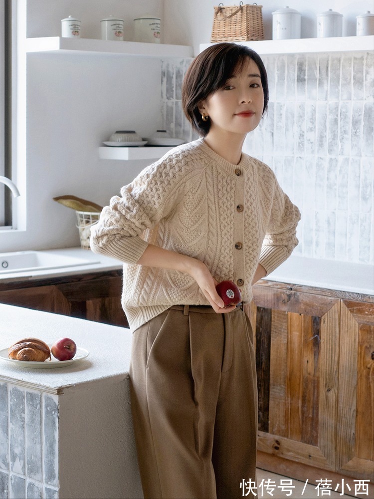 毛衣|冬天还是穿“毛衣”最百搭,选这4款搭配阔腿裤、半身裙,真高级