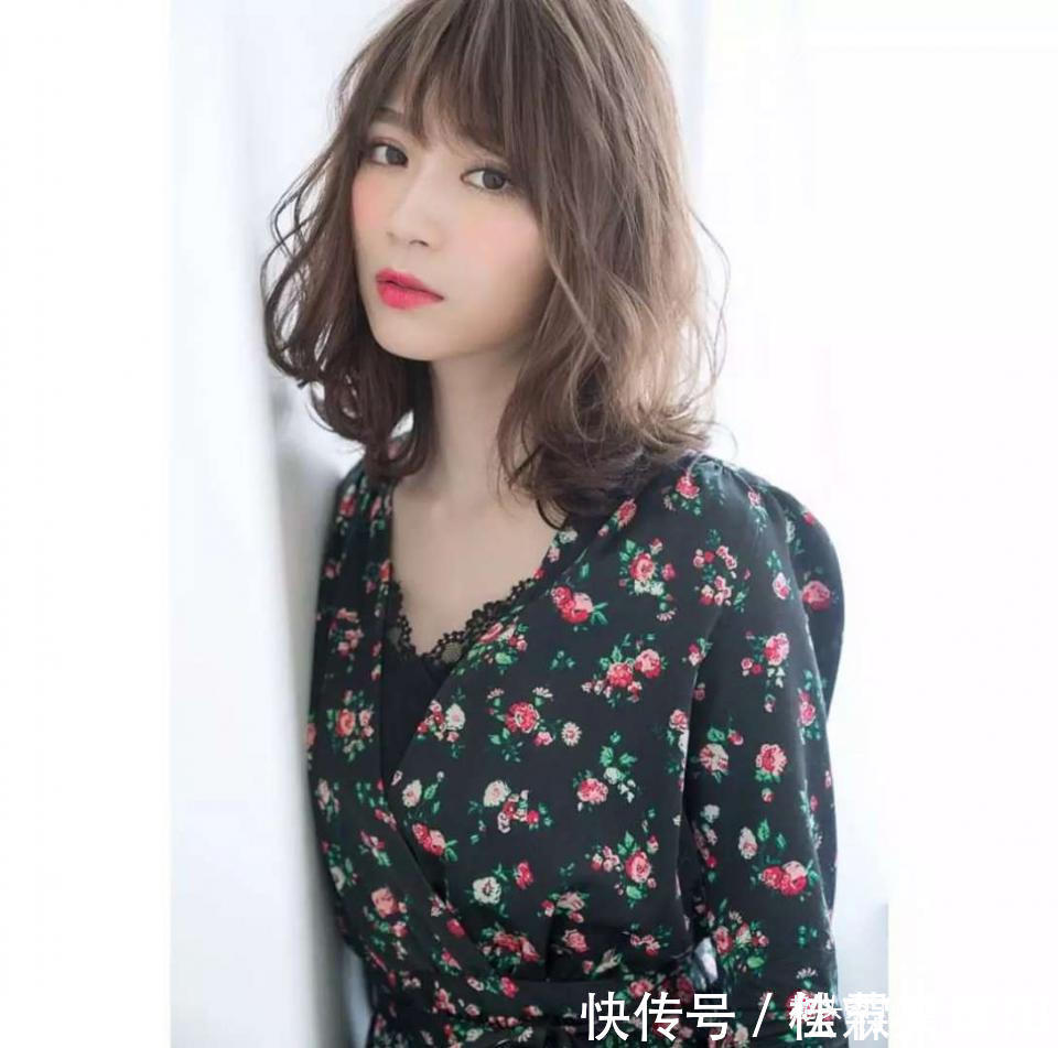 卷度 45岁女人如何做出35岁的发型效果这四点一看就明白，减龄还时尚