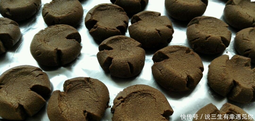 把饼干做成新花样,不仅美味,造型还很可爱,孩子喜欢不得了