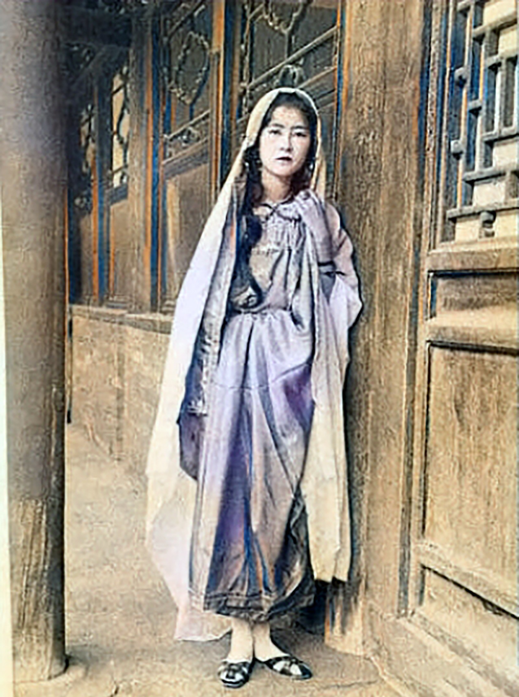 林徽因的罕见彩照:第一张眼前一亮,仿如一场视觉盛宴!