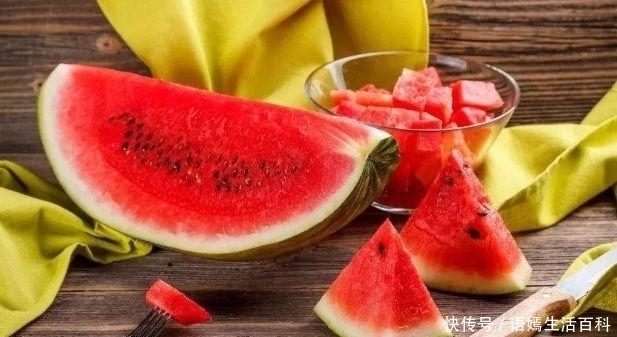 芒果|三种水果被列入“湿气元凶”,女性尤其爱吃,湿气缠身百病生