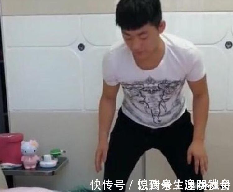 吃醋|奶爸刚把熟睡的女儿放在床上,女儿就哭闹,奶爸反应令宝妈吃醋