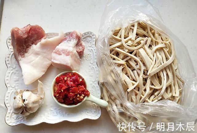 一日三餐|秋冬进补，少吃鸡鸭牛羊多吃它，入口鲜香又好做，我家经常吃