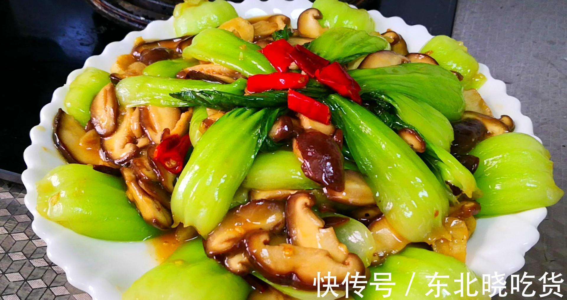 怎样炒好一盘青菜?最忌直接下锅,教你2方法,又脆又好吃还不黑