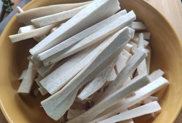 好吃|杏鲍菇这样做,感觉像在吃肉,外面酥脆特好吃,儿子边吃边说香