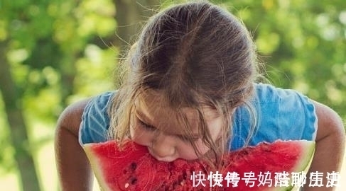 对联|富家女出上联，落魄书生搜肠刮肚对出下联，少女大喜：跟我回家吧