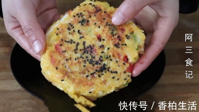 白菜别再炖了，加1碗玉米面，教你新做法，营养又解馋，比肉还香