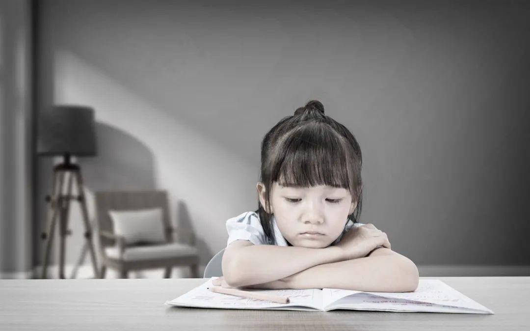 上有老下有小|当父母说“太贵,不能买”时,对孩子的伤害比我们想象中的还要大