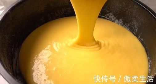 金黄色|不用烤箱，不用打蛋器，教你做蓬松的金黄色蛋糕