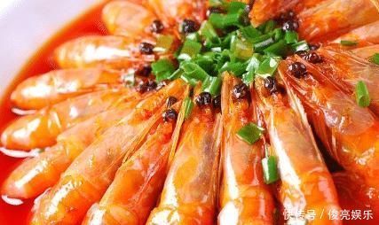 做油焖大虾时,需要腌制吗厨师教你“这样做”,口感鲜嫩没腥味