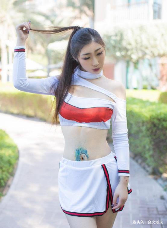 美女 青春靓丽的小姐姐，风格百搭的美女，回头率十足！
