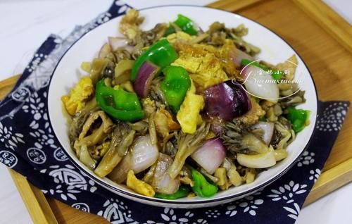 需要的食材，感觉吃饭可香了，往锅里一倒，保准你两天不吃就喊馋