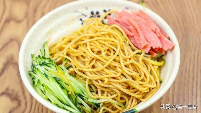 劲道|夏天最爱吃这碗凉拌面,做法简单又劲道,酸辣爽口,一碗不够吃