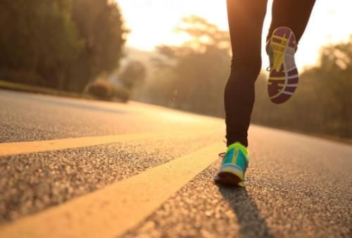 空腹|晨跑适合跑多少公里？每天坚持晨跑的人，要把握好分寸