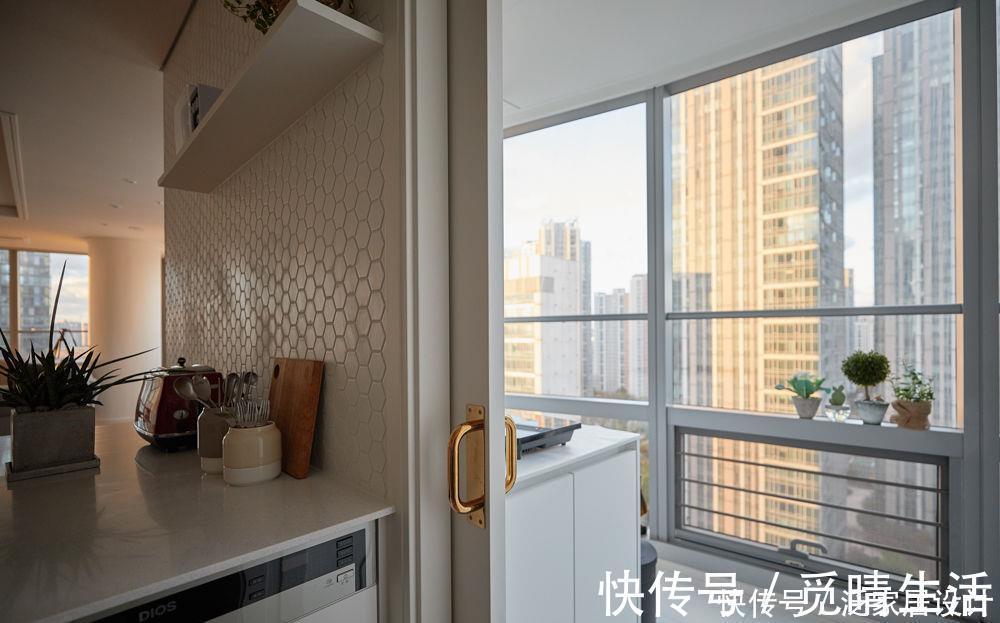 自由职业|32岁女青年独居120㎡大房,坚持化繁为简,一个人更自由自在