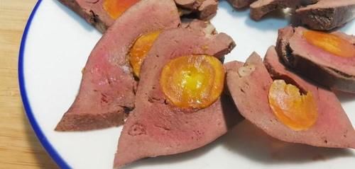  李子柒教做“咸蛋黄猪肝”，意外曝光真实厨艺，网友：早该料到！