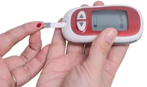 生化分析仪|测血糖:家里只要指尖一滴,医院凭什么要抽一管?