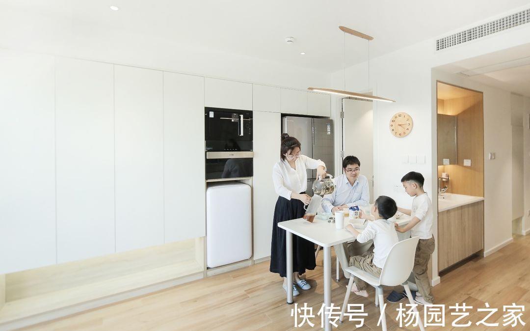 小房子|小户型这样做,阳台打造榻榻米,收纳和休闲两不误,好实用