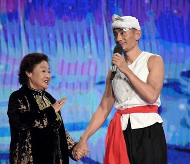 从“草根歌手”到郭兰英爱徒,从当红明星到万人唾骂,阿宝怎么了