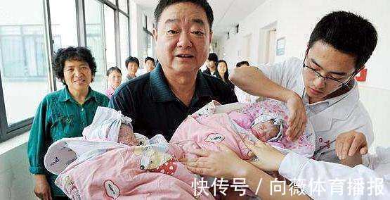 李慧|26岁产妇顺产双胞胎,护士抱来孩子,爸爸吓得大声叫医生