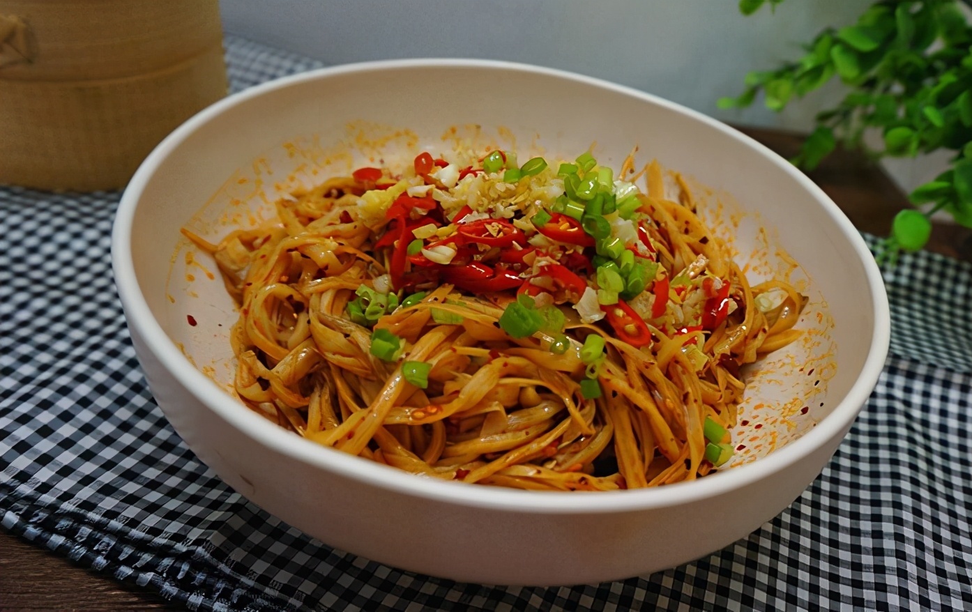 王小厨|此菜被称为“消食菜”,比肉好吃,消食开胃,花3块钱能做一大盘