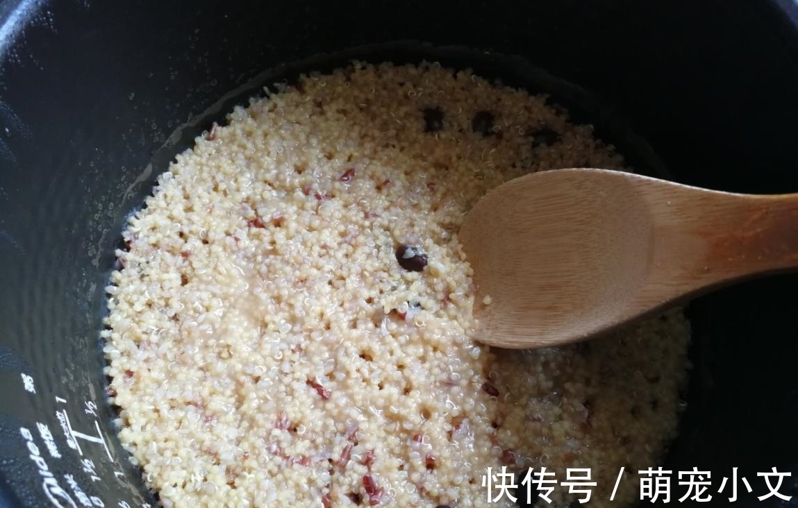 不用破壁机,不用上蒸锅,教您做最简单的杂粮糕,营养好还管饱