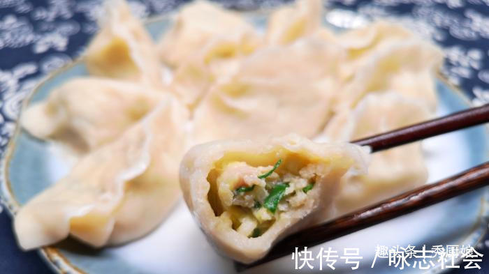 老师傅|包白菜饺子时,记住老师傅的“2放2不放”,饺子鲜嫩多汁,特好吃