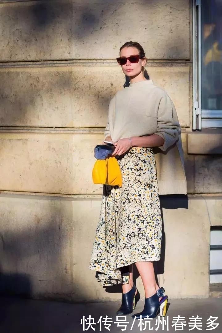 毛衣流行这么塞，修饰腿型还显高5cm