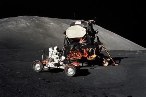 旅行者探测器飞了40多年为什么还有动力,为何它们不会撞上小行星-为什么