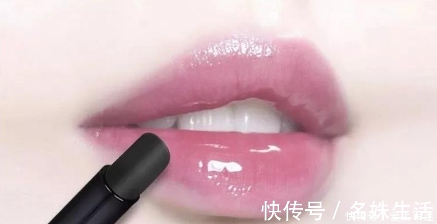 唇膏|直接涂口红的女人太傻了,学会这几招,一整天不沾牙不沾杯不脱色