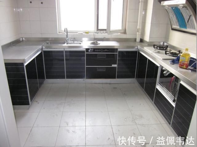 不锈钢|装修架不住父亲劝说，在厨房装了不锈钢台面，简直就是捡了宝