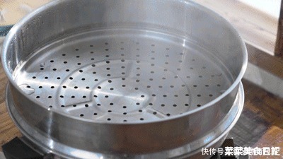 1小勺|蒸鸡蛋别只加葱了!现在流行跟它搭,随手一蒸鲜掉魂