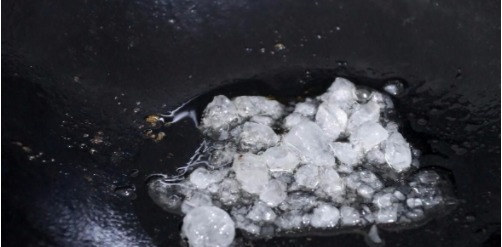 这样烧红烧肉好吃,小火慢炖是窍门,吃起来肥而不腻,入口即化