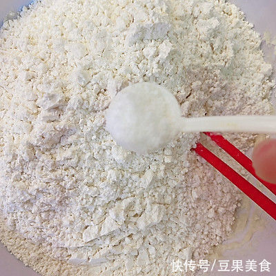 不用油皮、酥皮,照样酥脆的粉条肉酥饼