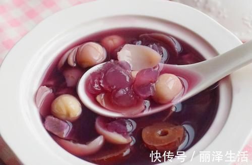 养颜|小姨常喝这碗汤,富含胶原蛋白,养颜瘦身显年轻,40岁像20岁