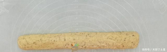 吃红茶的方法不同,加面粉做成红茶糕点,香不腻,酥去渣