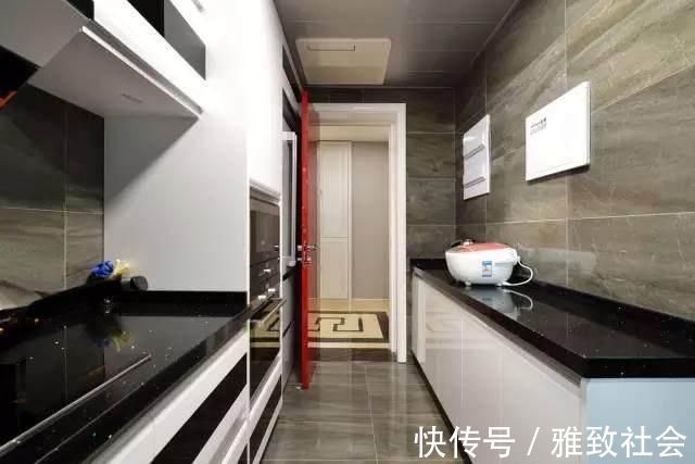 吊顶|没钱只能穷装，天花不做吊顶连石膏线都没有，老公说越简单越耐看