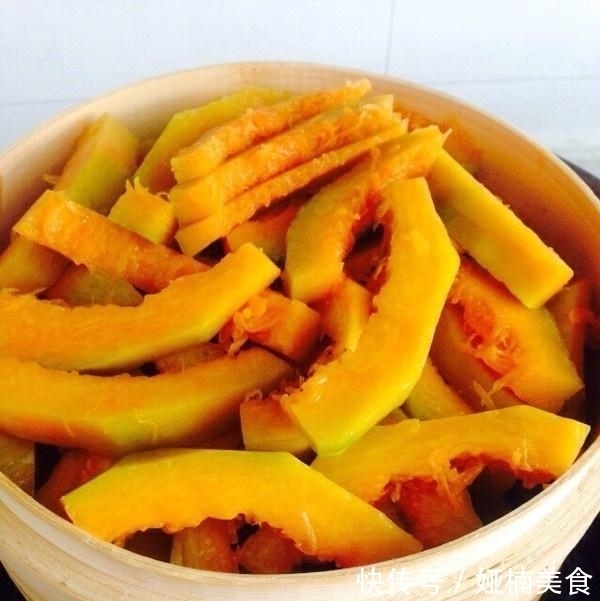 这菜我家儿子最爱吃,隔几天买5斤,捏一捏蒸一蒸,上桌就吃光!