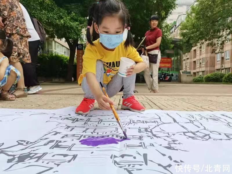 孩子们|红心向党 东城区崇外街道新世界家园社区青少年共绘十米长卷