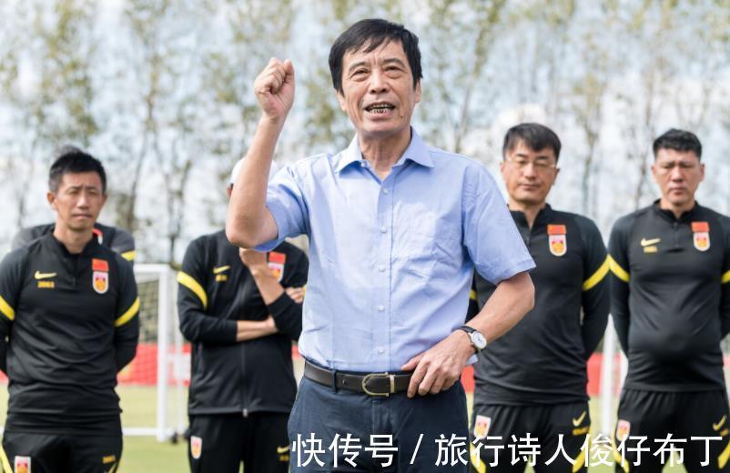 国家队|下午2点!足协官宣重要决定,中国男足终于想通了,李霄鹏见证