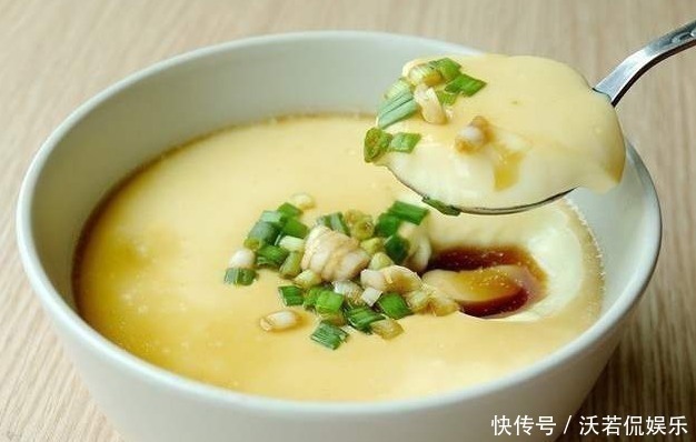 蒸鸡蛋羹，用冷水和热水都错了，这才是正确做法，鸡蛋滑嫩似果冻