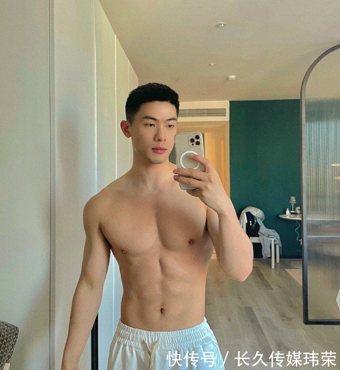 健身|满身肌肉的杭州大男孩，精致帅气，健身锻造出漂亮胸肌人鱼线！