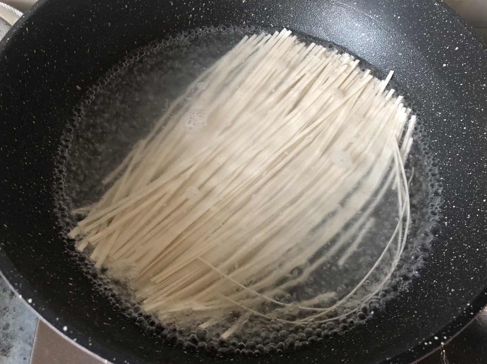营养|早餐不用出去买了,5分钟就搞定,这样做天天吃不够,营养又暖胃