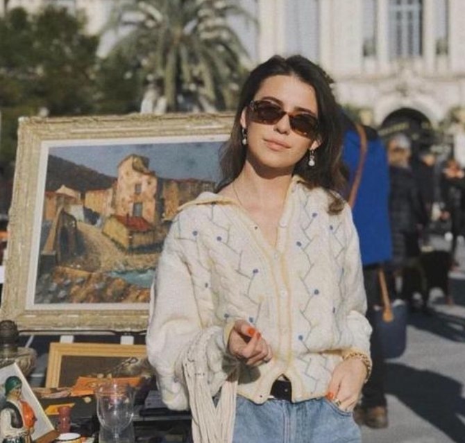 今年很流行“奶奶衫”,看似显老,穿上却很减龄,百搭不挑人