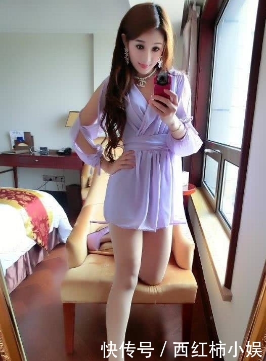 精致的连衣裙,会提升整个人的档次和品位,让你更从容自信!