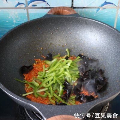  好吃到舔盘的鱼香鸡蛋，酸甜可口