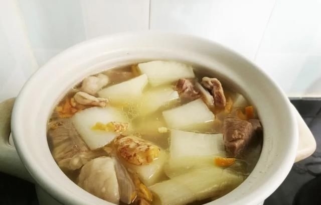 冬至|炖羊肉汤不要花椒、大料和料酒,加这两样味道鲜美,还没羊膻味!