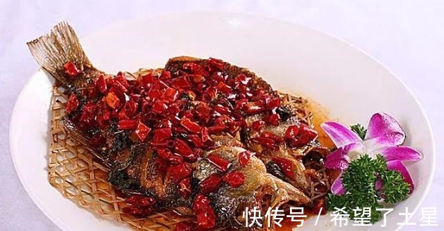 鲈鱼最好吃的做法,出锅不抢吃不到!