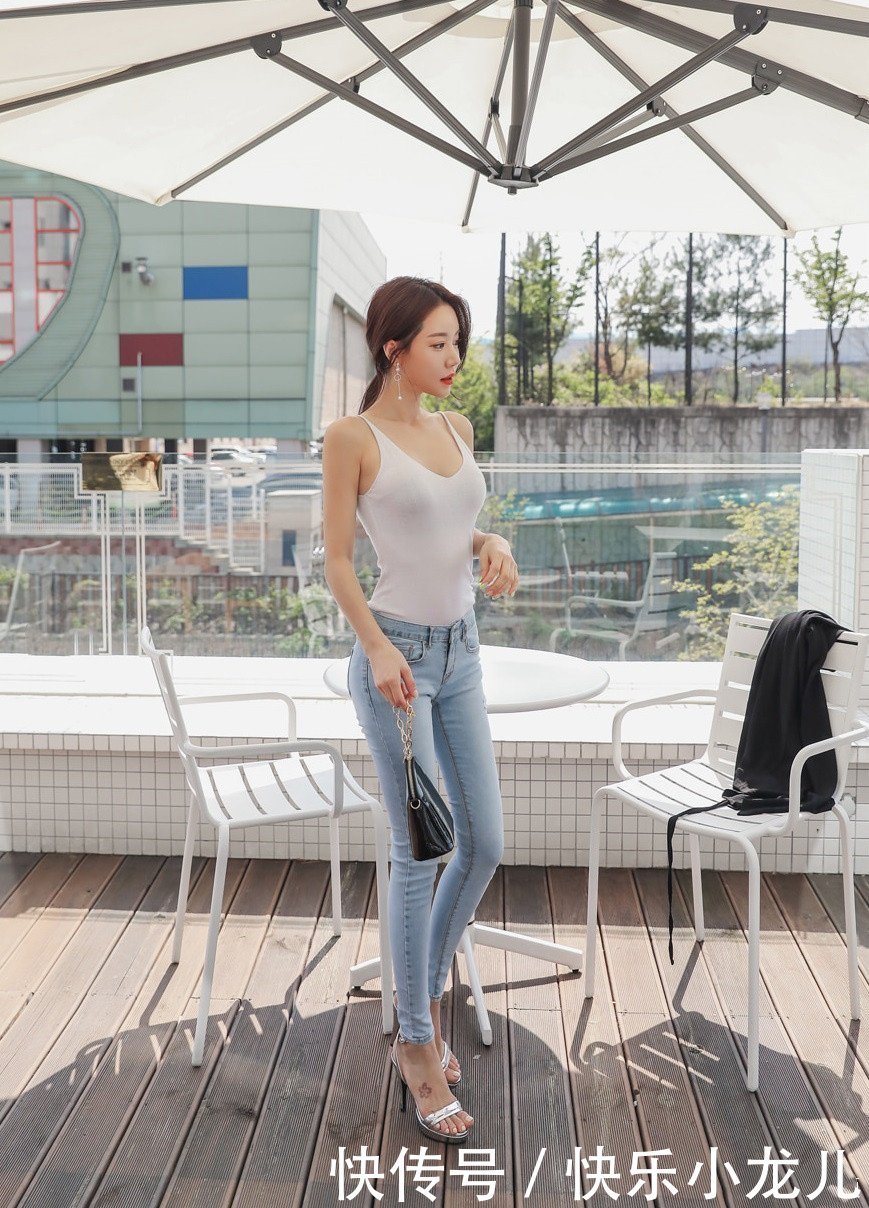 牛仔裤|轻奢写真,背心牛仔裤,既清爽又迷人!