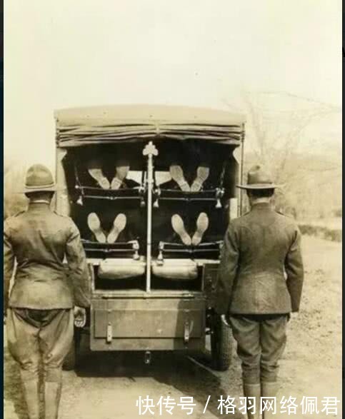 次世界大战|一战时期残忍老照片,士兵眼睛被毒气伤害,图6用骆驼运伤员